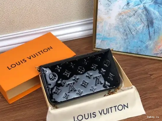 FÉLICIE LOUIS POCHETTE VUITTON 0427